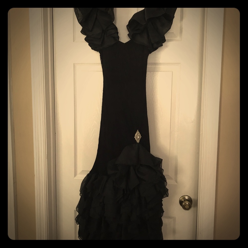 Vintage Form Fitting Black Dress